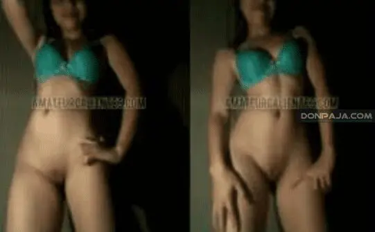 jovencita de prepa le muestra su panochita recien depilada a sus compañeros