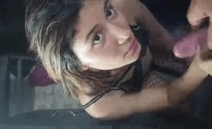 mira la carita de putita que pone la jovencita cuando se la chupa al novio