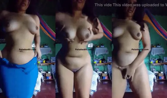 que tetas mas ricas tiene esta jovencita calenturienta que se encuera completita