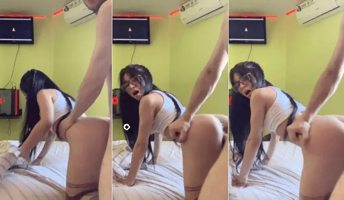 una jovencita venezolana que esta que se cae de buena y se pone de perrito para que la cojan