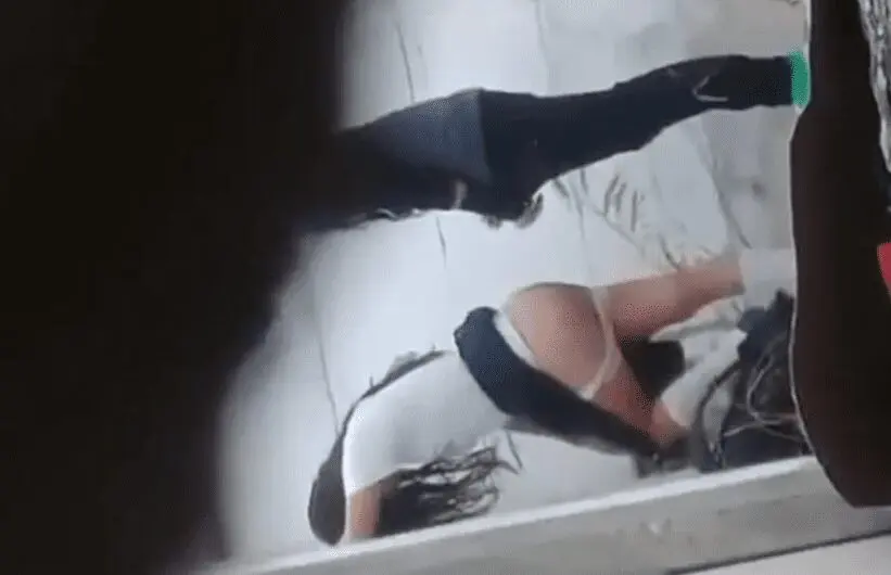 no se le para al novio pendejo y la morrita colegiala se enoja xD