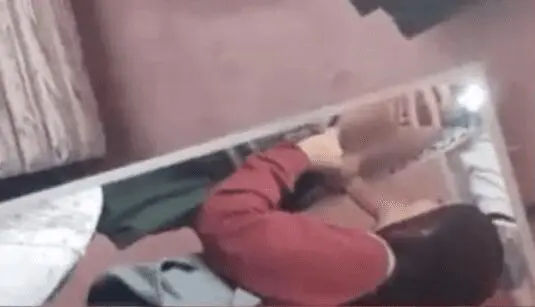 graban a morrita colegiala chupandosela al profesor a escondidas