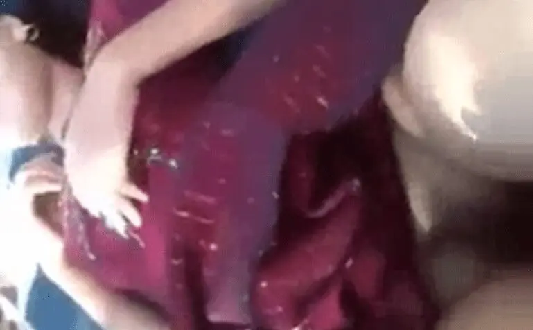 chibola peruana acepta ir a un terreno valdio a coger y el novio le graba todo