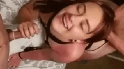 es increible como disfruta una jovencita de su edad cogiendo con dos al mismo tiempo