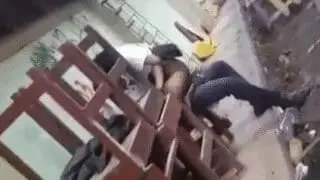 Alumnos pillados cogiendo detrás del salón