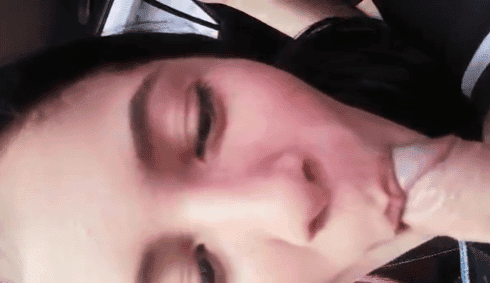 Grabame cuando te la chupe le dice la morrita al novio -> graba cómo le hace sexo oral a su chico la jovencita