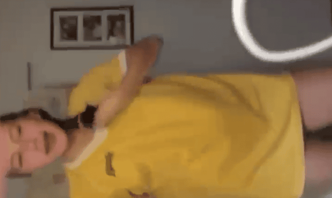 Flaquita rubia se entrega al primo con buen paquete