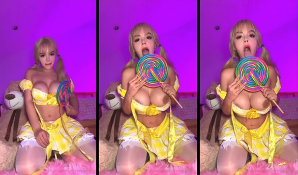 Enseñando sus ricas tetas enormes