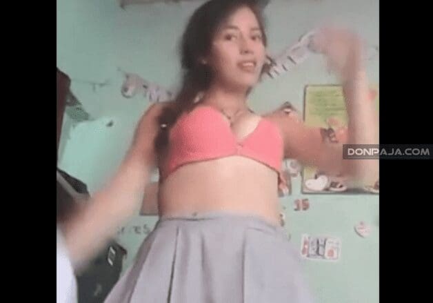 colegiala de prepa se desviste completita y le manda video a su amigo