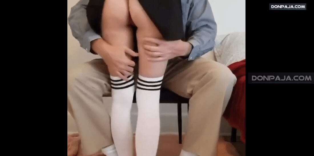 chavita colegiala se deja penetrar por hombre maduro