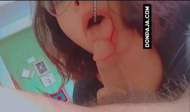 nenita calenturienta deja que el novio le grabe la panocha y despues se pone a mamar