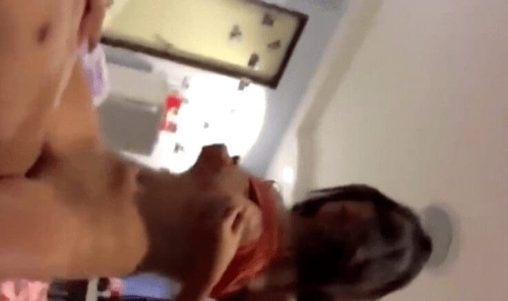WOw mira como mueve la cintura esta morrita flaquita