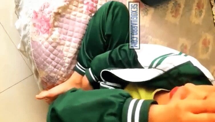 chavita colegiala no queria chuparsela al novio