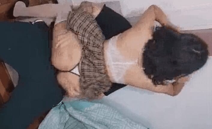 morrita colegiala me cumple fantasia de ponerse una tanga y coger con el novio