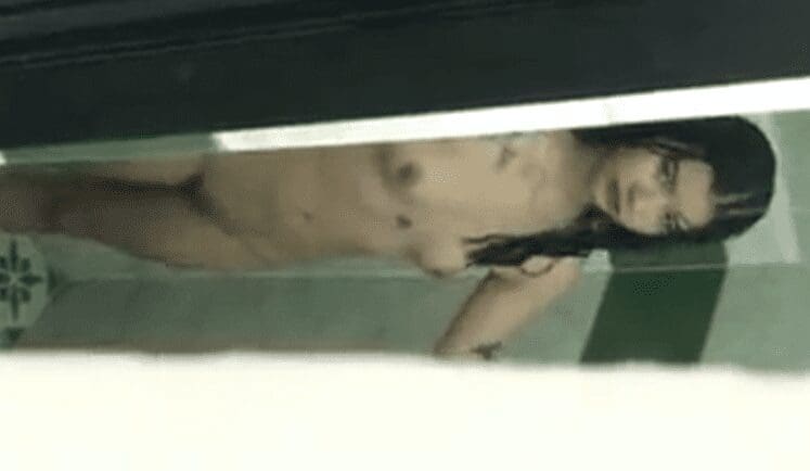 la morrita se da cuenta que su primo la esta grabando y miren que paso WOW