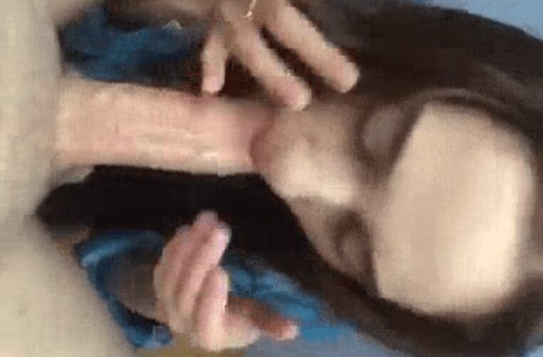 WOW tienes que ver como la jovencita jariosa se mete toda esa pinga a la boca