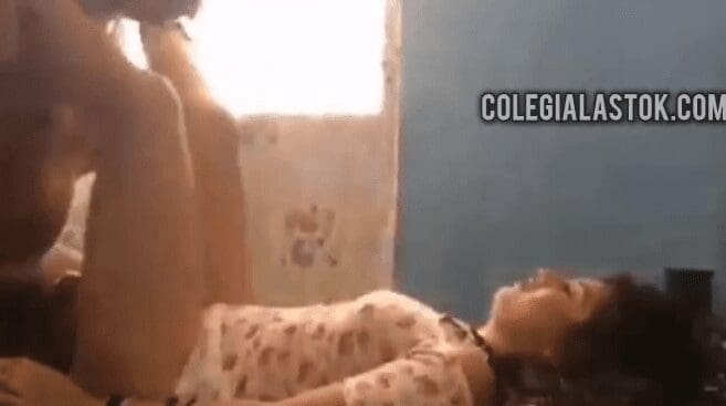 jovencita le dice al novio que la coja despacio por que le duele