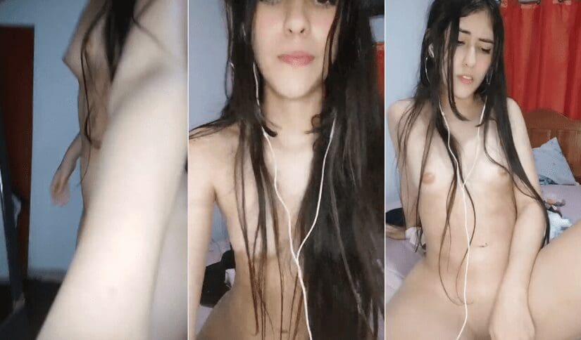 la jovencita se desnuda completita en videollamada con sus amigos y enseña todo