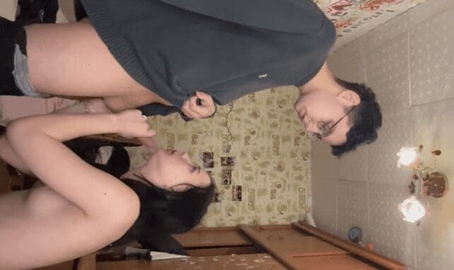 jovencita adolescente no se la quiere chupar al novio