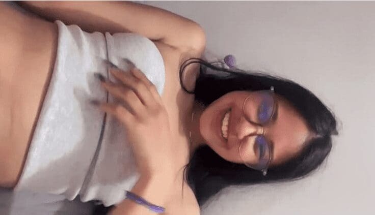 quieren que les enseñe una teta? les pregunta la morrita colegiala a sus amigos