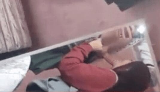 graban a morrita colegiala chupandosela al profesor a escondidas