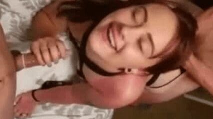 es increible como disfruta una jovencita de su edad cogiendo con dos al mismo tiempo