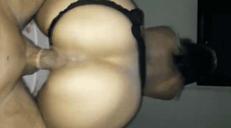 Carol de Queretaro rebotando sus nalgotas en la pinga del amigo