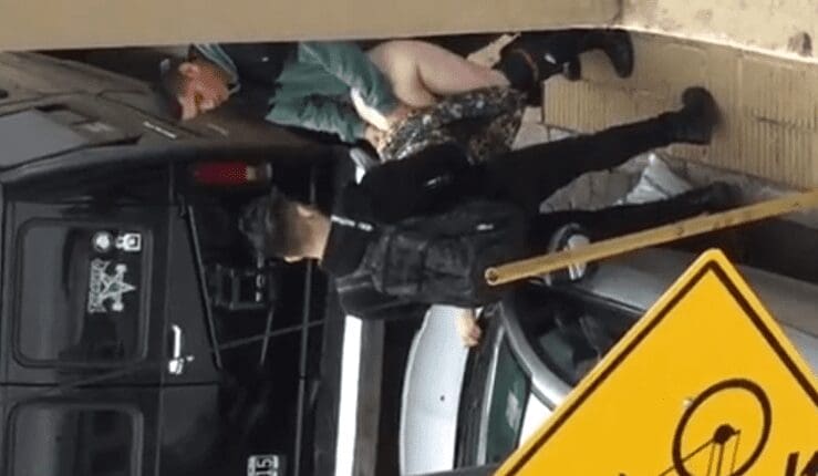 cogiendo a una amiga borracha en la calle