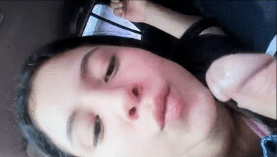 Morrita cachonda pide grabación mientras hace oral a su chico